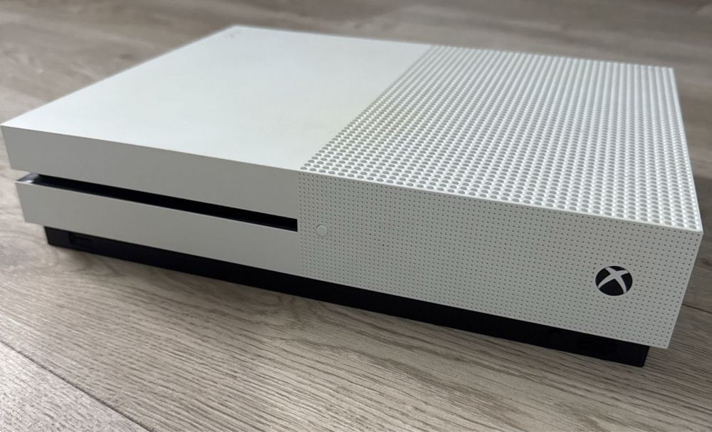 Sprzedam konsole Xbox One S 1TB