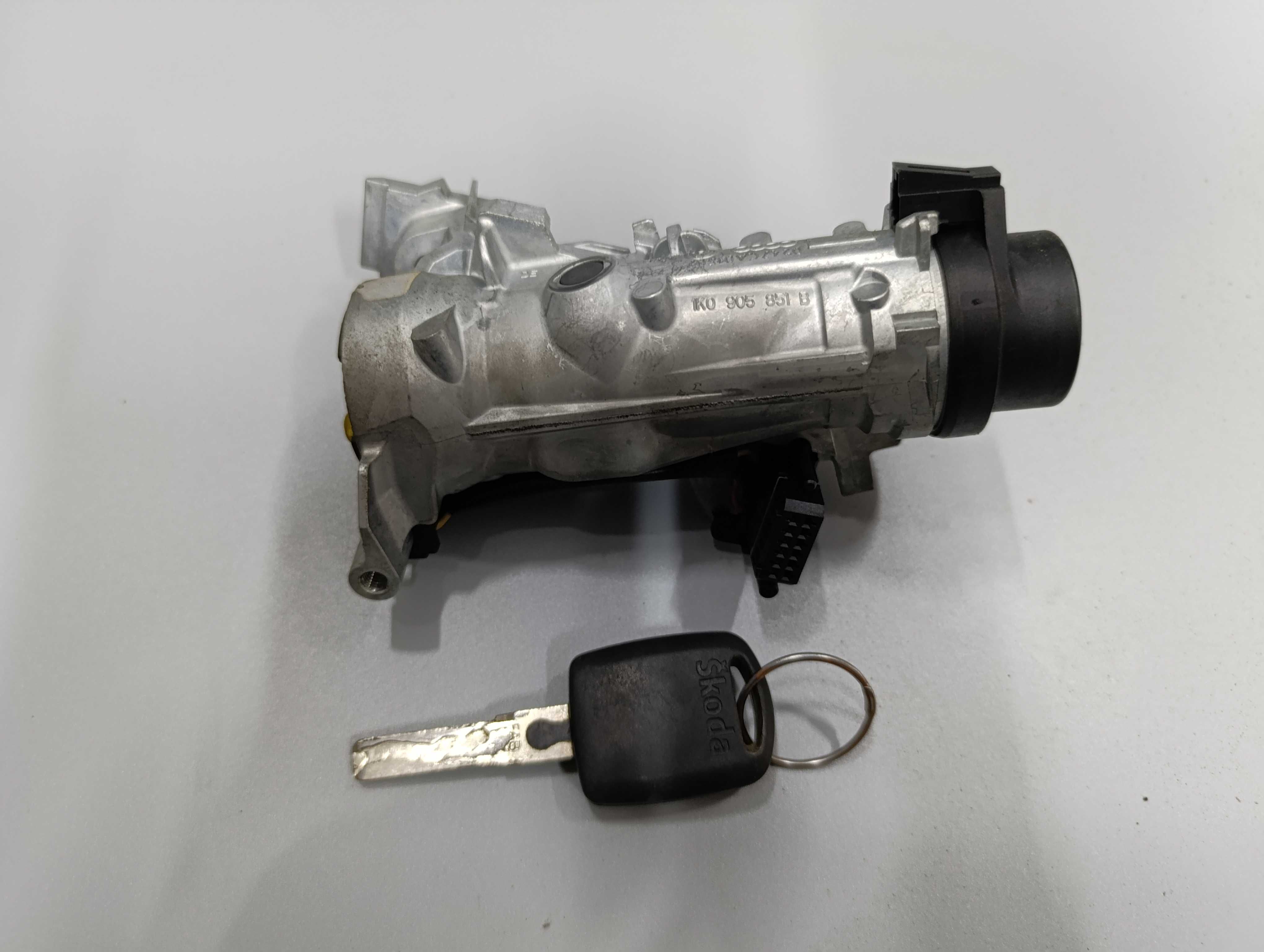 Skoda Octavia A5  Замок запалювання  1K0905851B (Ключ не викідний!)