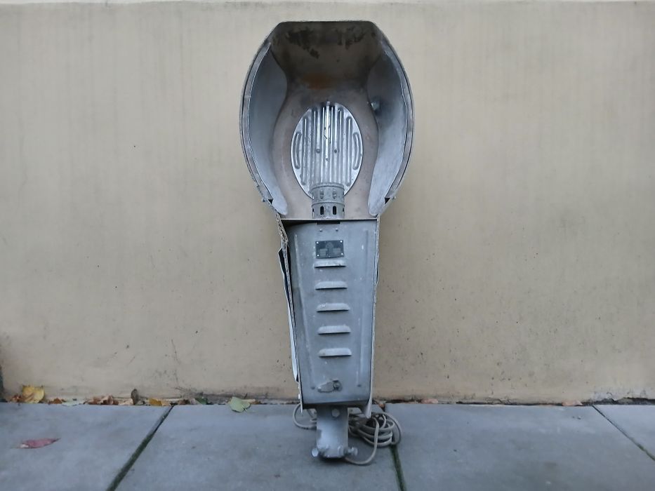 Lampa uliczna stara zabytkowa oprawa PRL sprawna