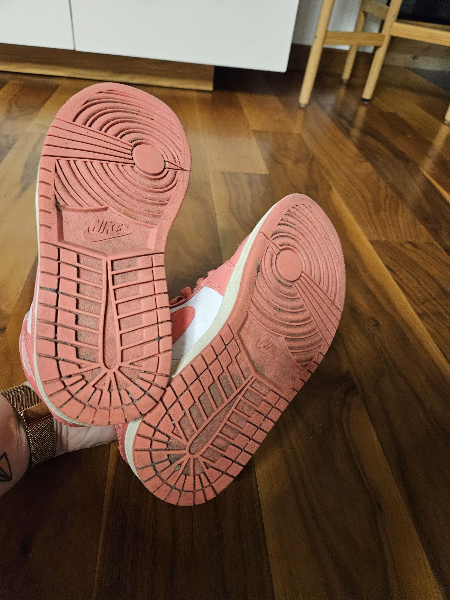 Air Jordan 1 Mid Strawberries and Cream (W)