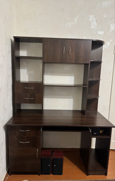 Стіл компʼютерний письмовий