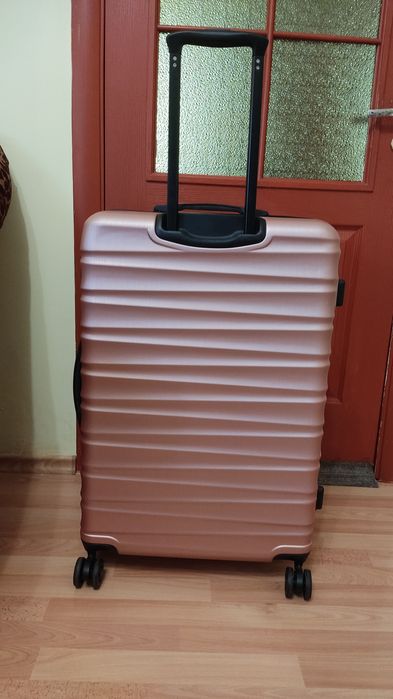 Продам велику валізу