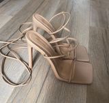 Босоніжки Prettylittlething 38 розмір бежеві