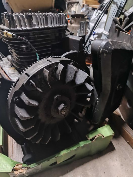 Części silnik kosiarki traktorek Briggs boxer 16 koni