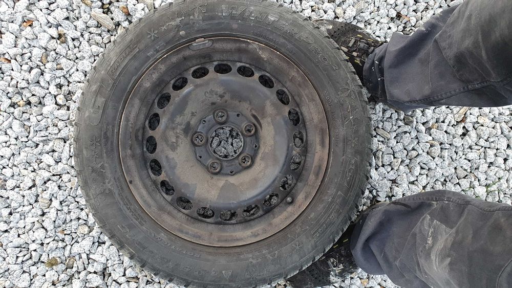 Opony zimowe GT 185/65 R 15 na stalowych felgach Mercedes 4 sztuki.