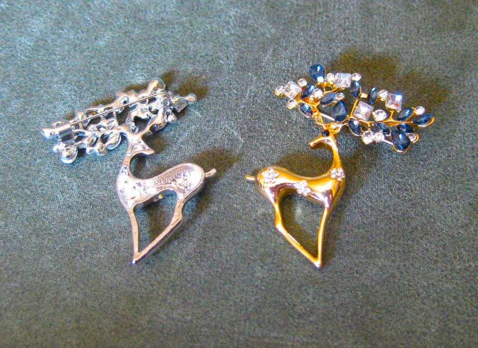 Alfinete / Broche / Pregadeira Veado Dourado c/ Cristais NOVO