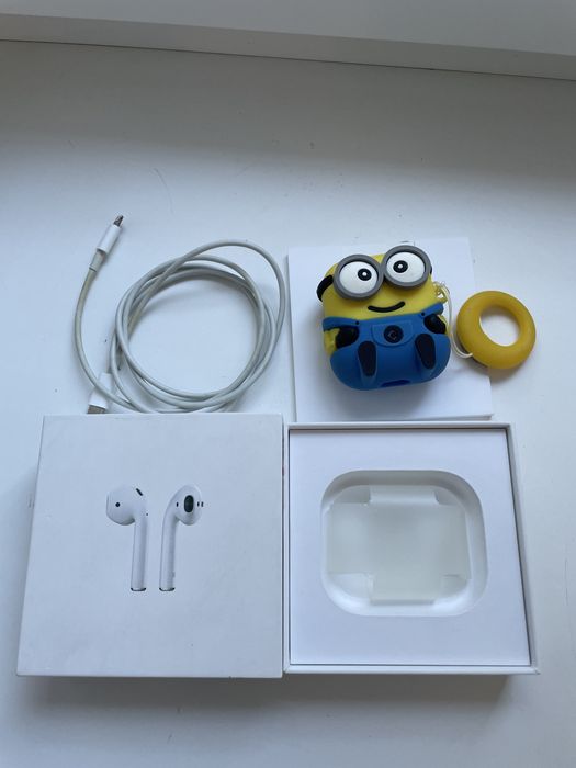 AirPods (оригінал) із зарядним кейсом + чохол Minion