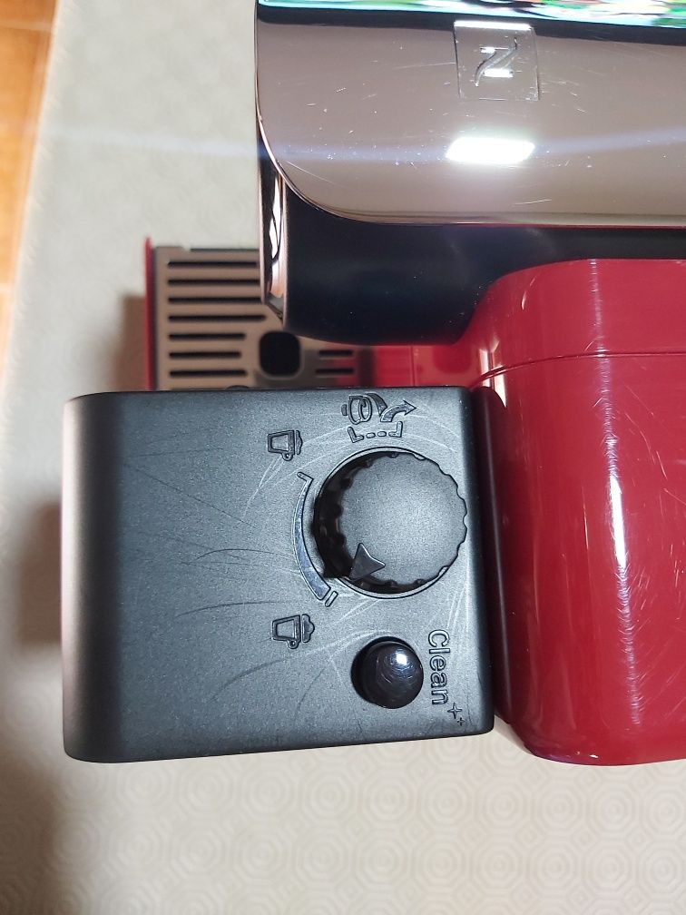 Vendo máquina de cafe delonghi vermelha