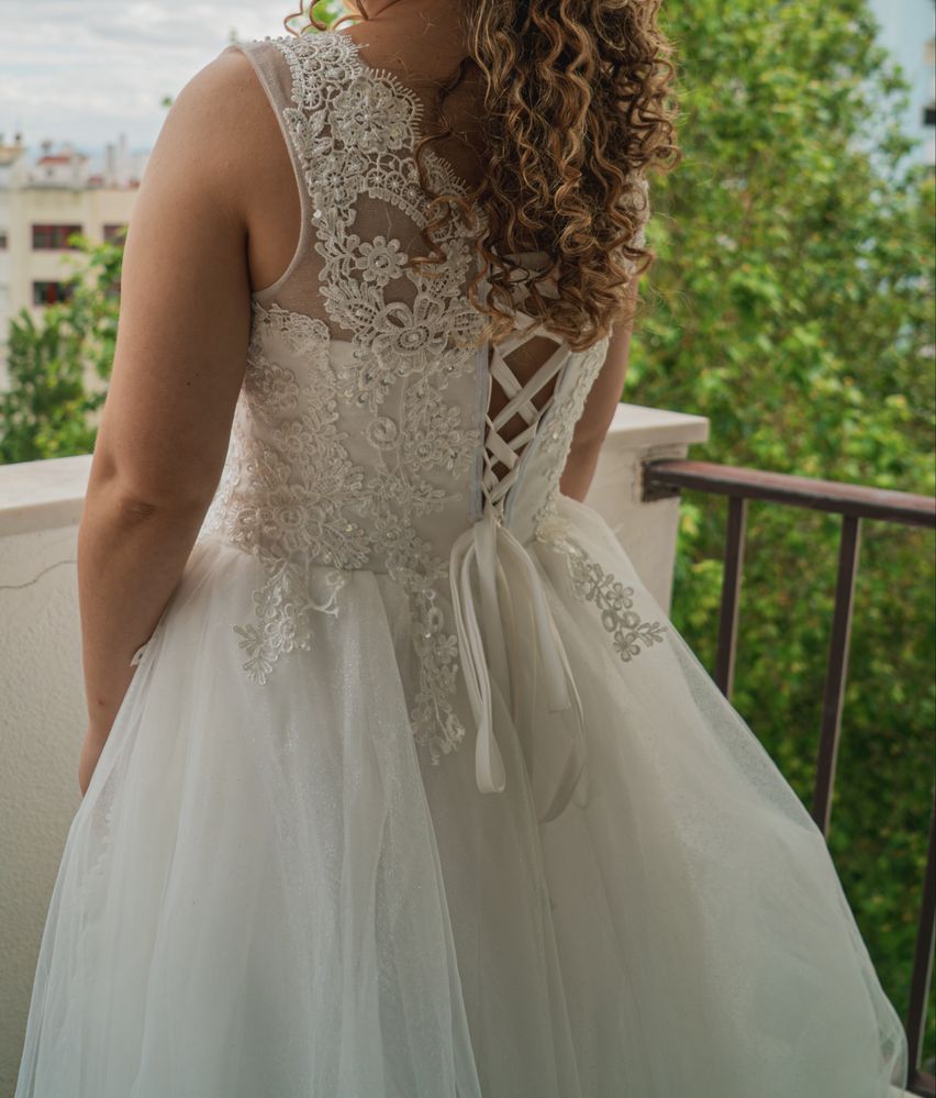 Venda de vestido de noiva- Princesa (tule e renda bordada)