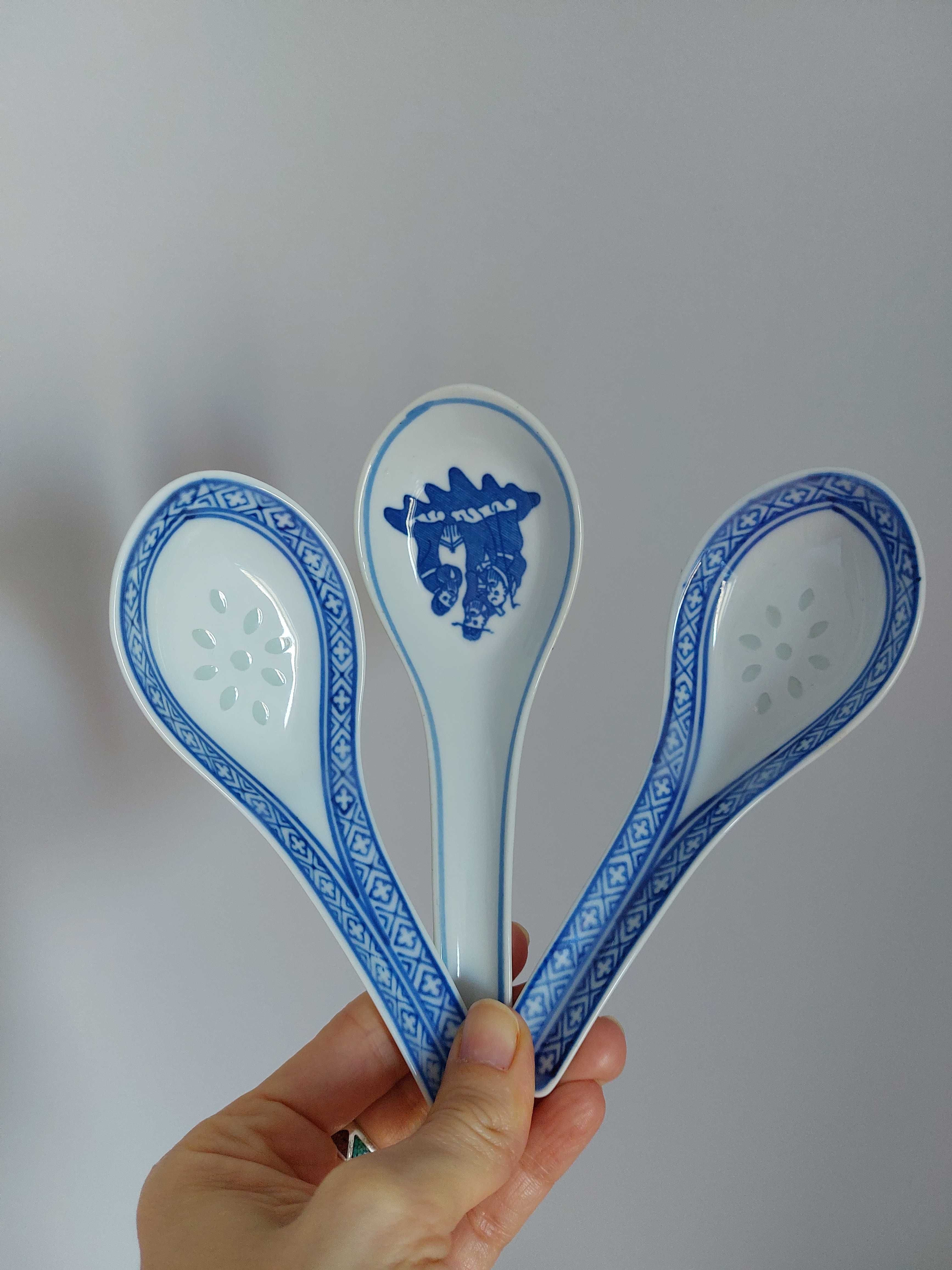 biało-niebieska miseczka do ramenu z 3 łyżkami, porcelana
