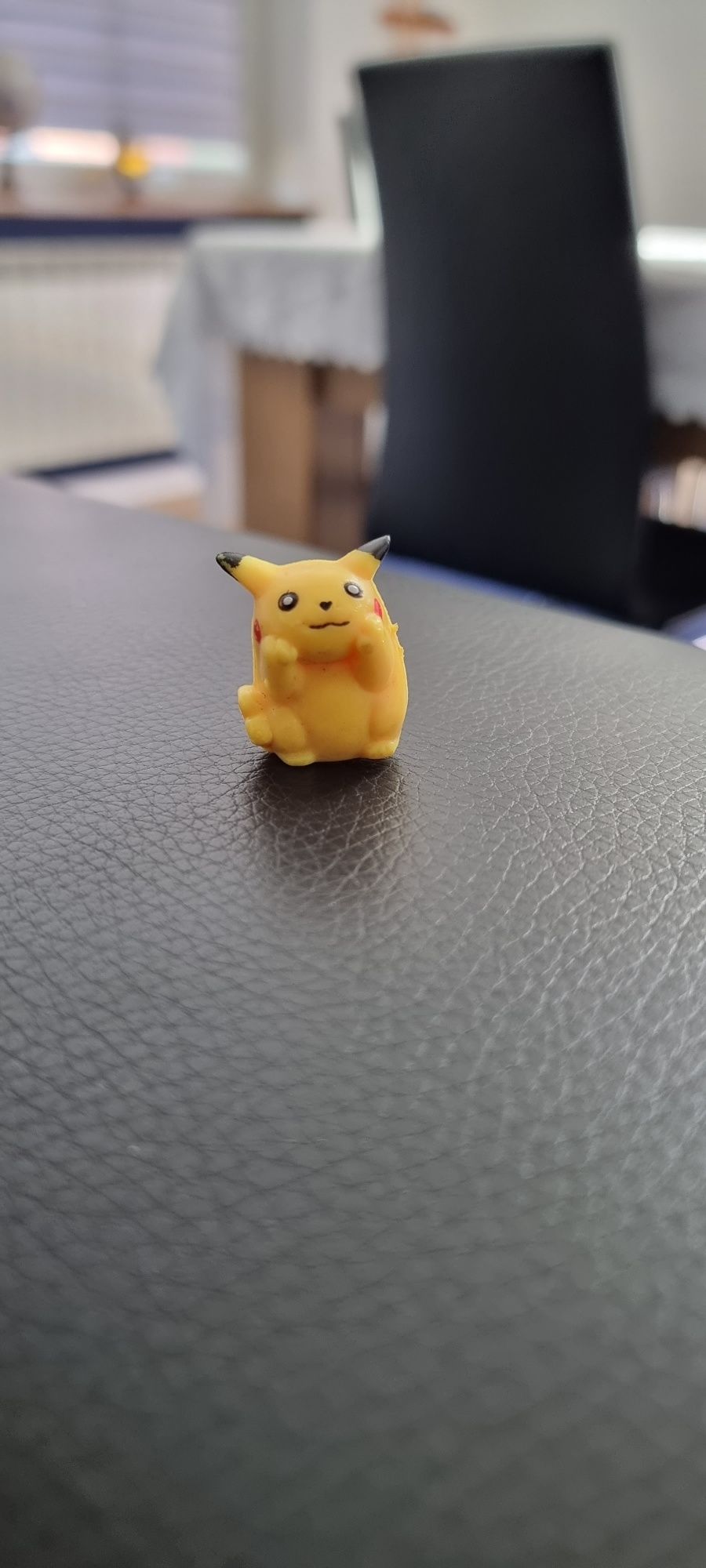 Gumowa stara figurka na olowek pokemon pikachu