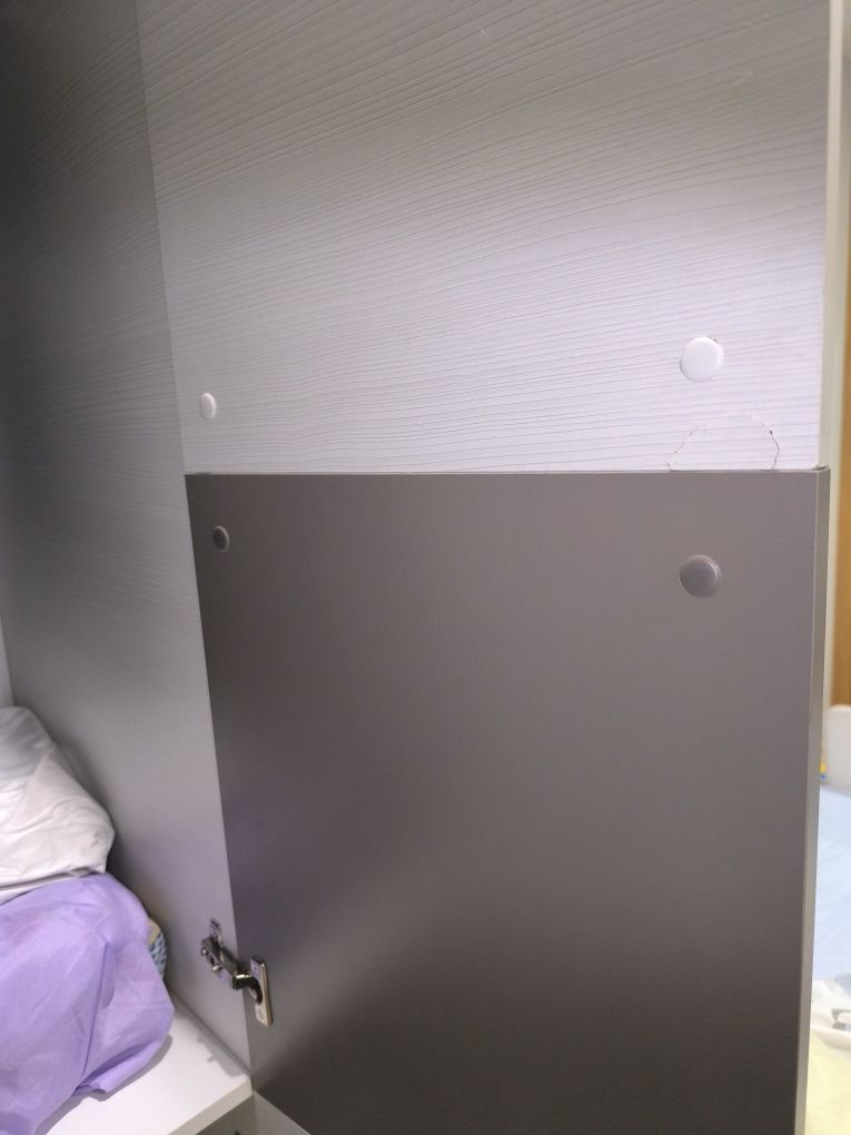 Cama  de solteiro (criança) com roupeiro
