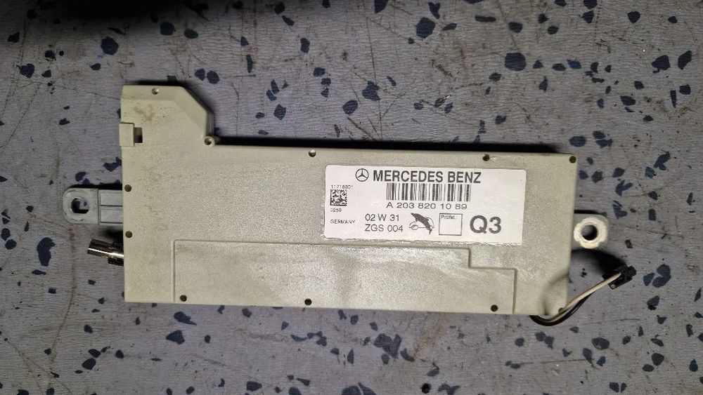 MERCEDES C KLASA W203 WZMACNIACZ ANTENOWY A2038201089