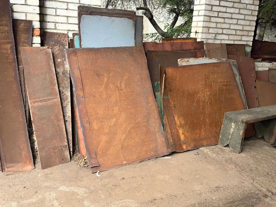 Продам АРМАТУРУ,трубу б/в , швелери б/в, решітки, лист, ворота, ресори