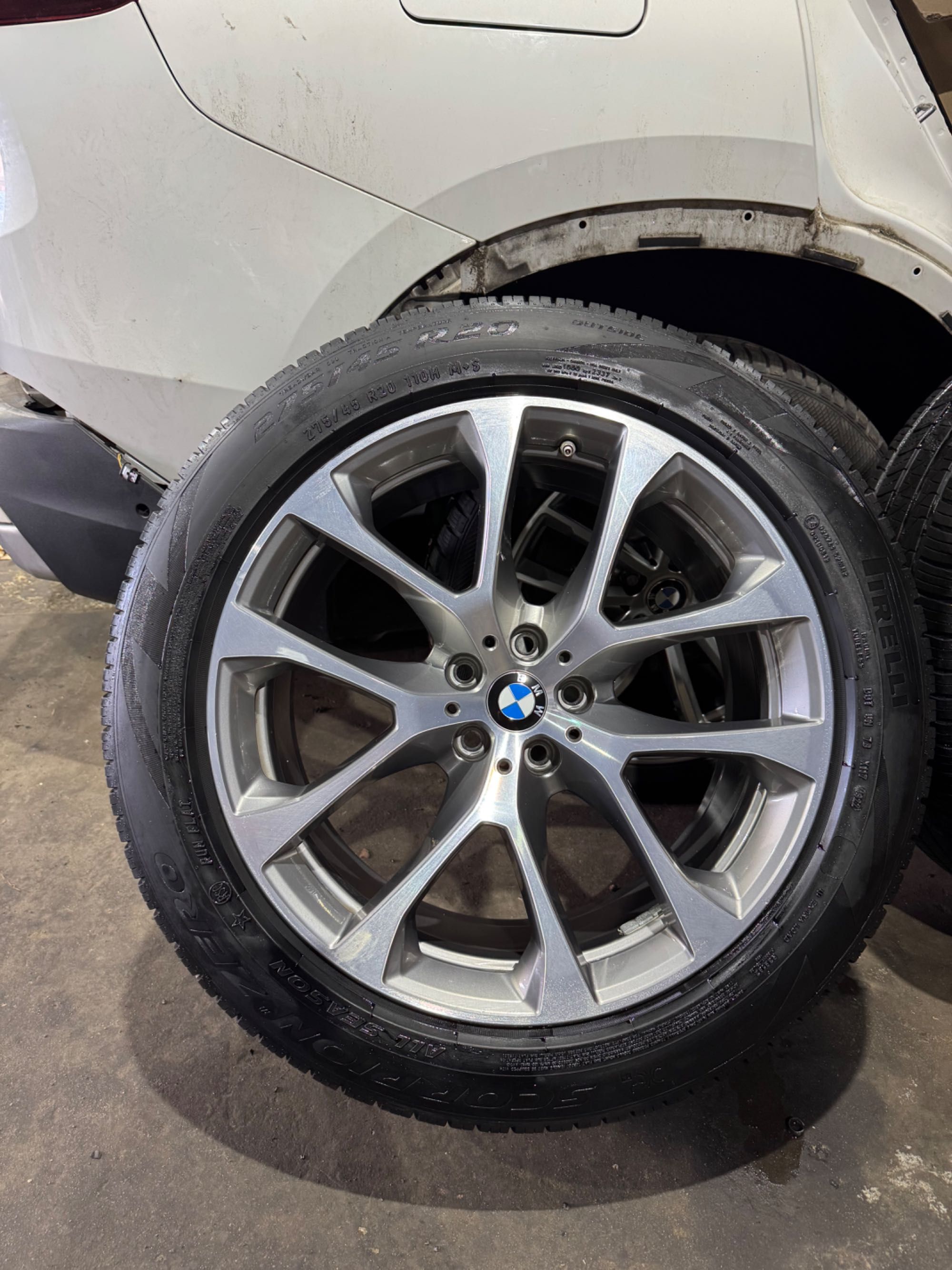 Диски с резиной BMW G05 G06 5X112 R20 275/45 Cтиль 738