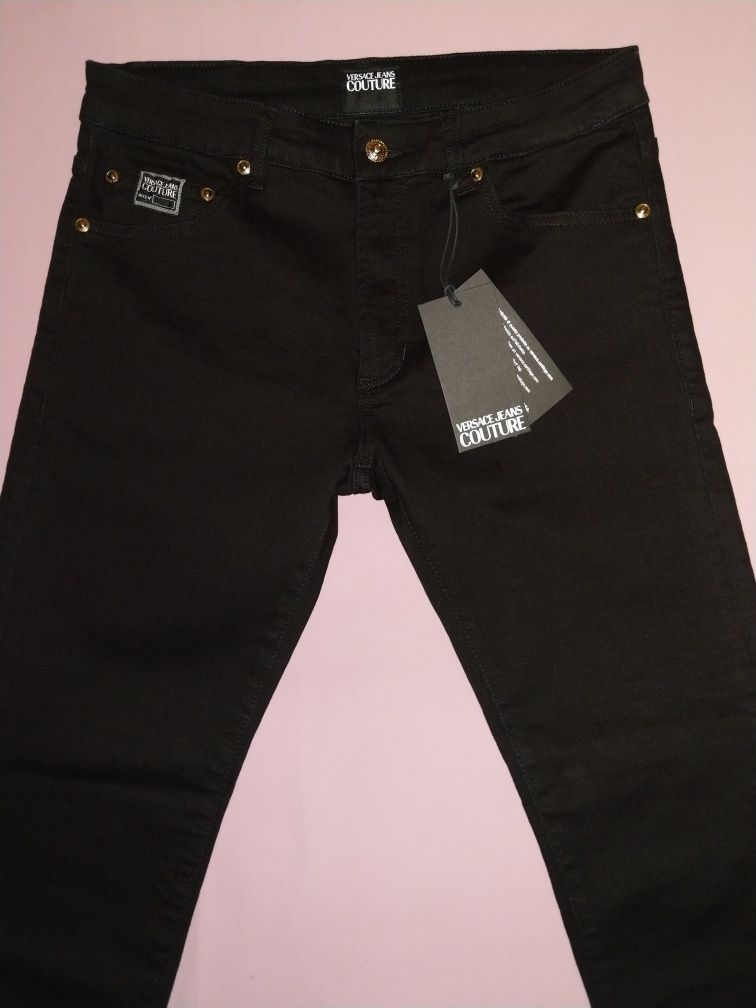 Wyprzedaż spodnie męskie Versace Jeans Couture.