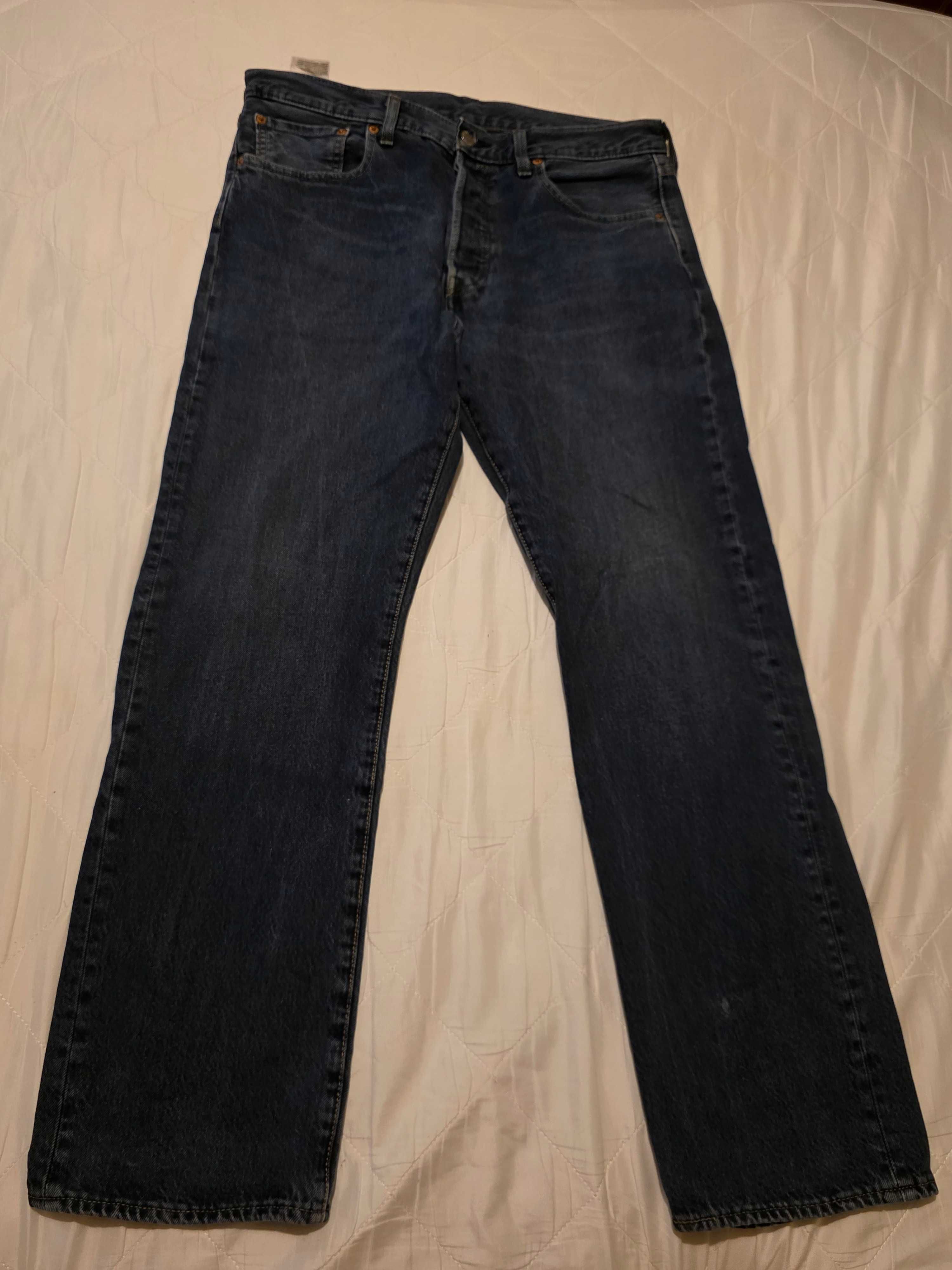 3 pares de calças Levis 501,Adidas e Diesel Industry