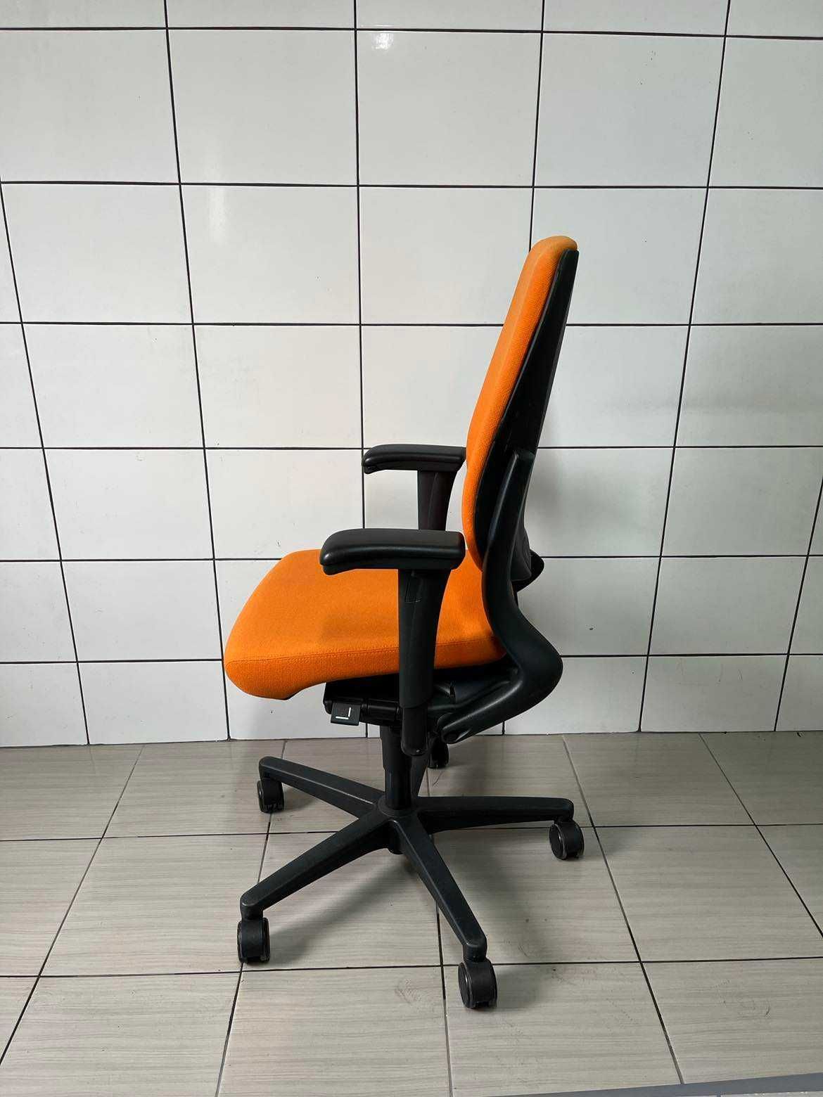 Fotel biurowy obrotowy Ahrend 230 ergonomiczny