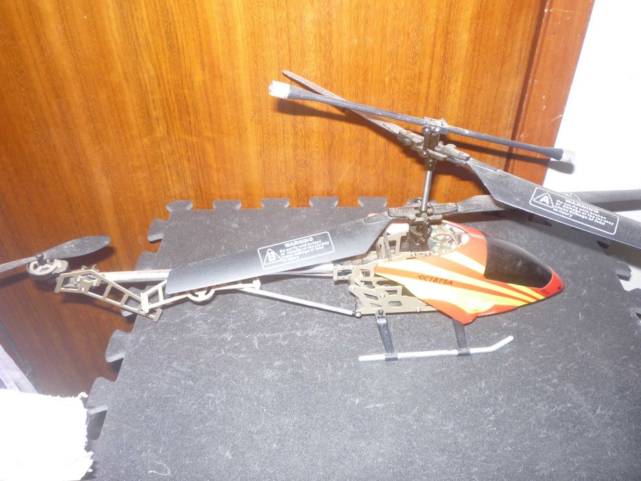 Helicóptero telecomandado: 5 euros