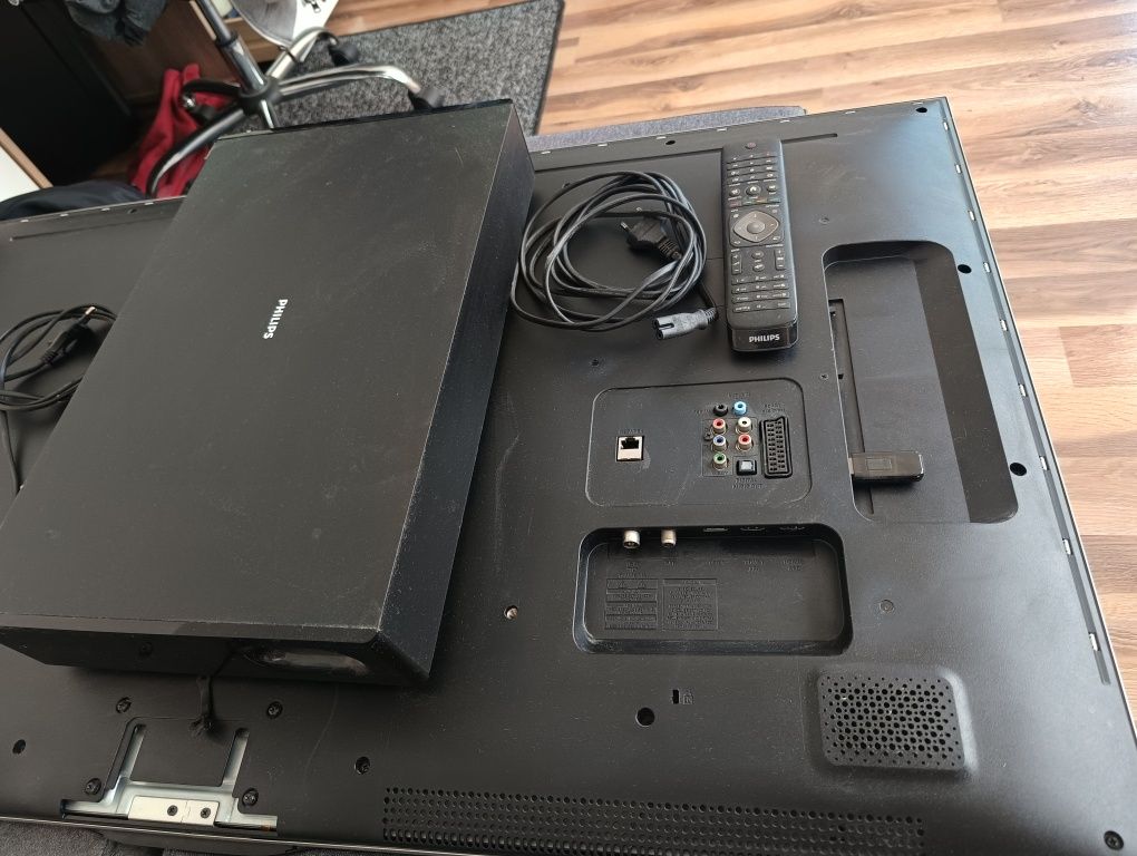 Telewizor philips 47PFS7509/12 z ambilight x3, 3d i głośnikiem basowym