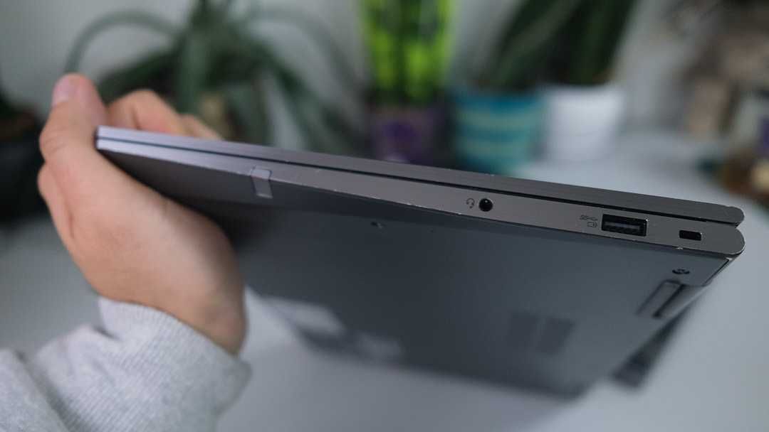 ThinkPad X 1 Yoga 6gen i7 -1185 G7 32  512/1  Intel Iris Xe 14 FHD 4K