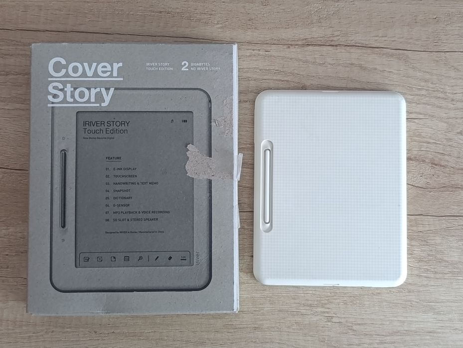 Електронна книга з тачскріном Iriver Cover Story