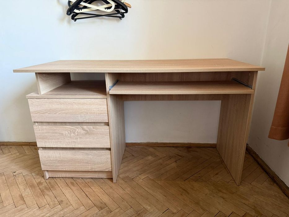 Biurko beżowe Ikea