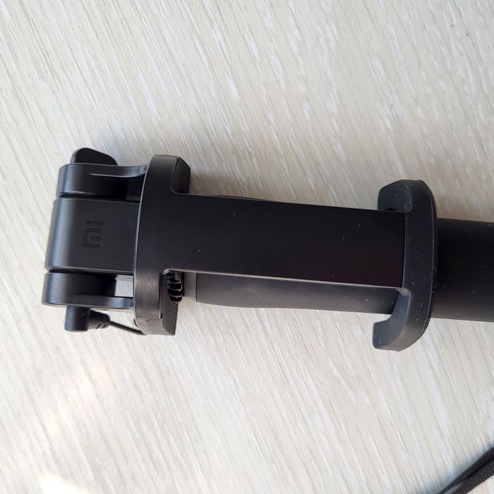 Монопод (селфі палка) для смартфонів Xiaomi Mi Selfie Stick з кабелем