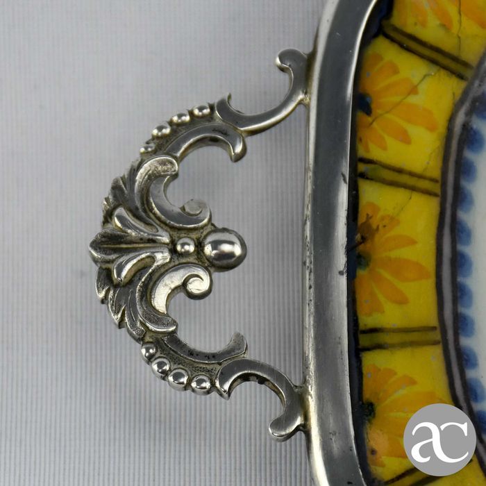 Travessa Battistini com brasão rebordo e asas Prata Queiroz Joalheiros