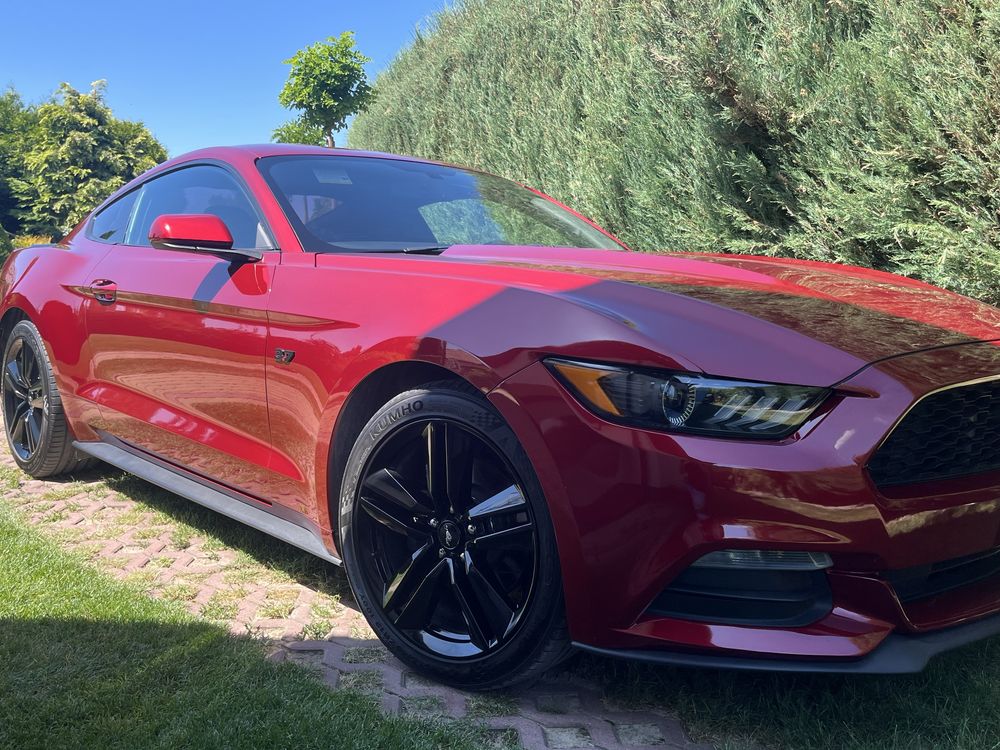 Mustang 6 silnik 3,7 V6 Ruby red