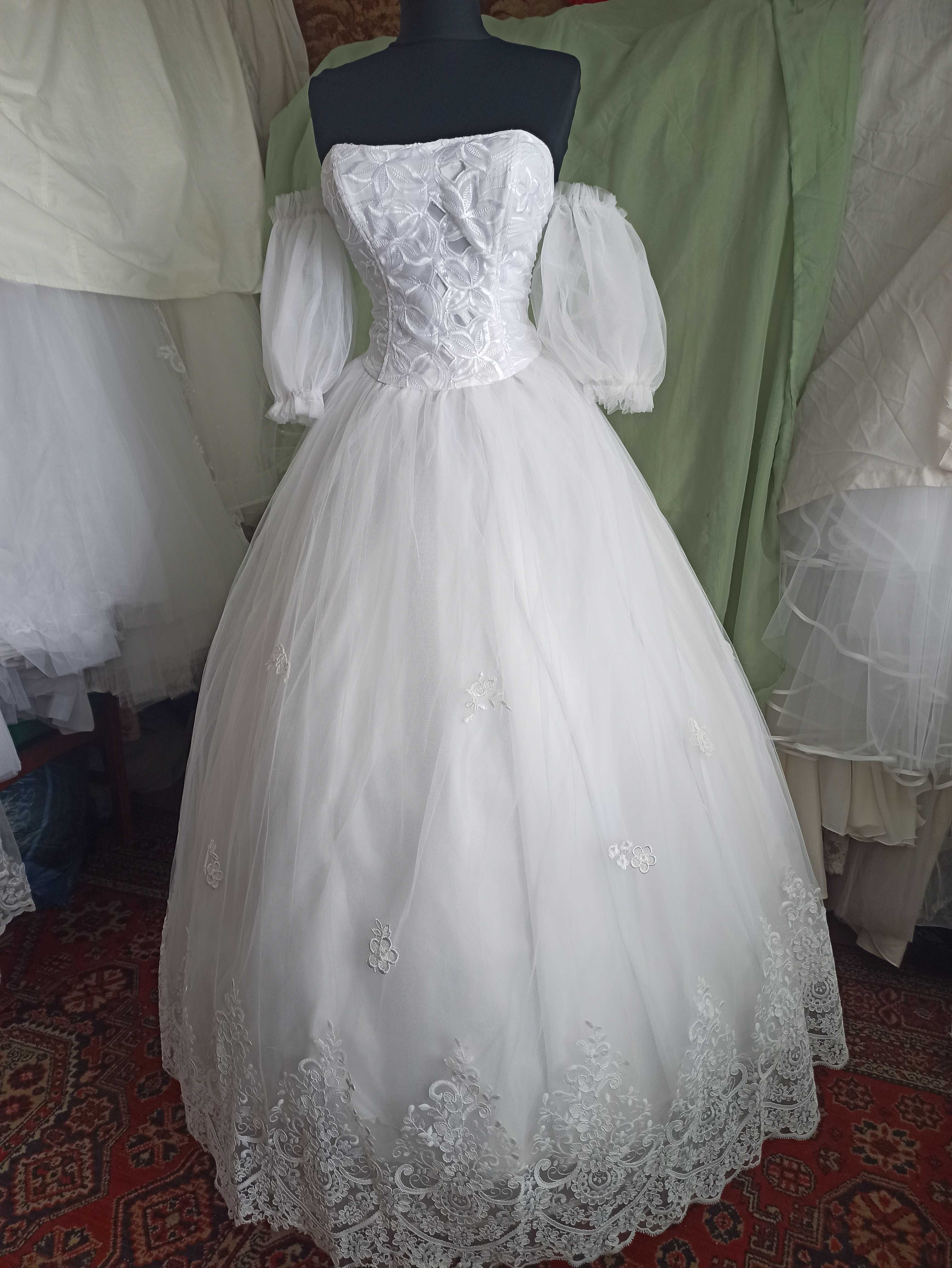 Свадебное платья с рукавами -фонариками 44р