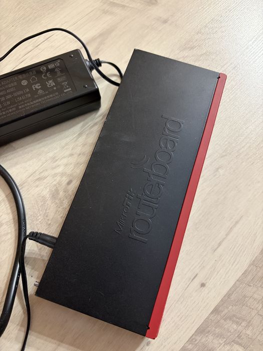 Роутер маршрутизатор MikroTik RB2011iLS-IN