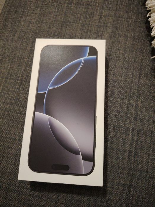 Pudełko od iPhone 16 Pro Max