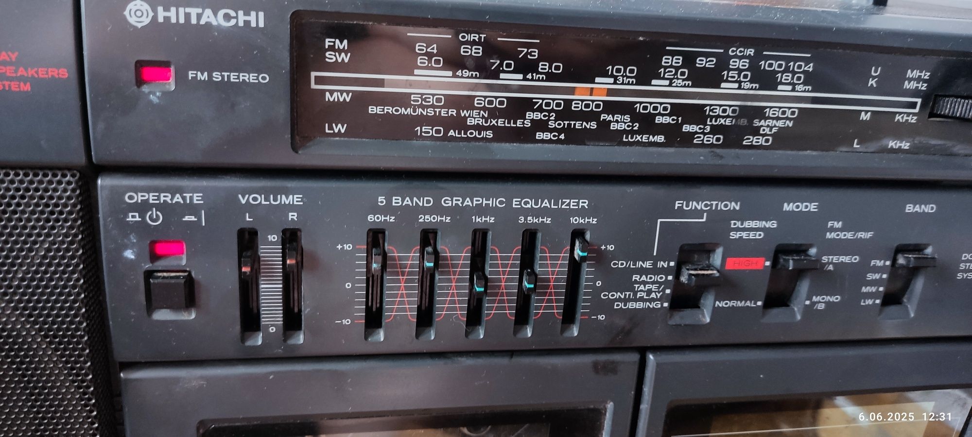 Radiomagnetofon HITACHI