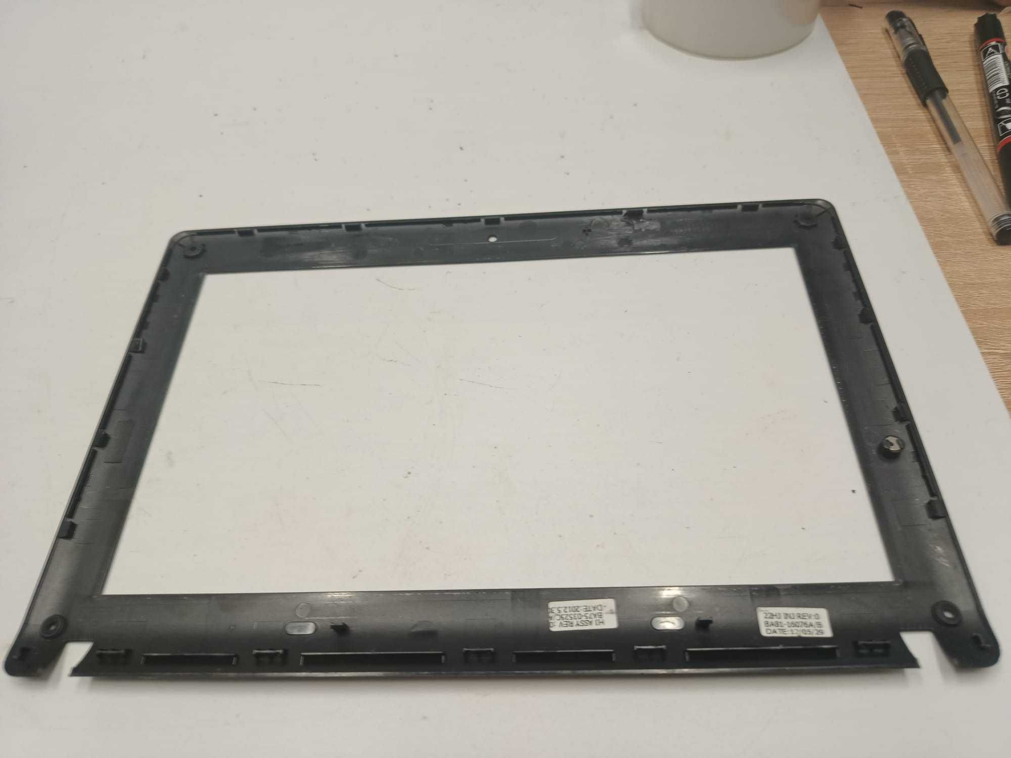 Ramka matrycy do laptopa Samsung N102SP.