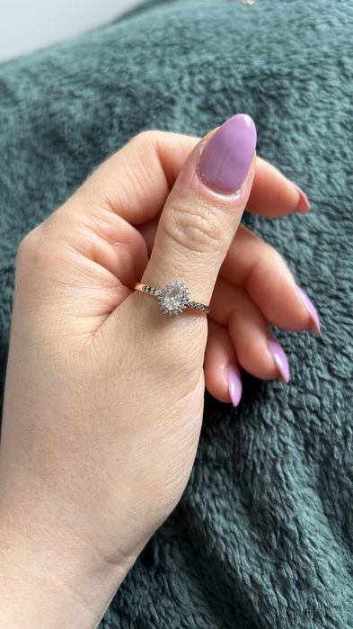 Złoty pierścionek zaręczynowy 585 cyrkonie rozmiar 20