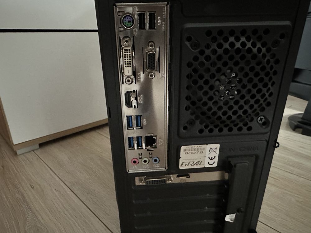 Komputer stacjonarny Intel Core i5 9400F 8GB RAM 250GB SSD NVME