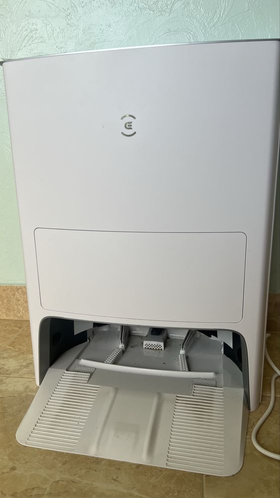 робот-пылесос Ecovacs Deebot T20 OMNI, как новый