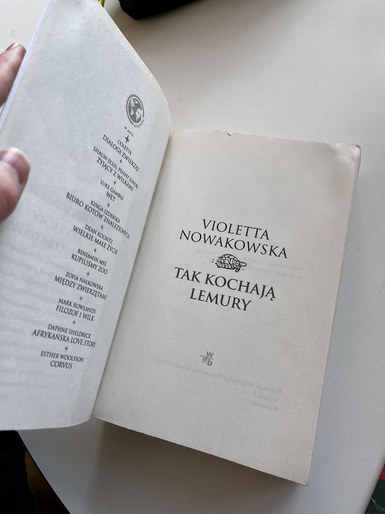 Tak kochają lemury Violetta Nowakowska książka
