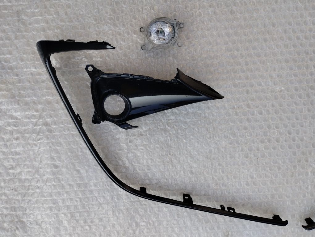 Corolla e21 ramka listwa halogen zderzaka przedniego