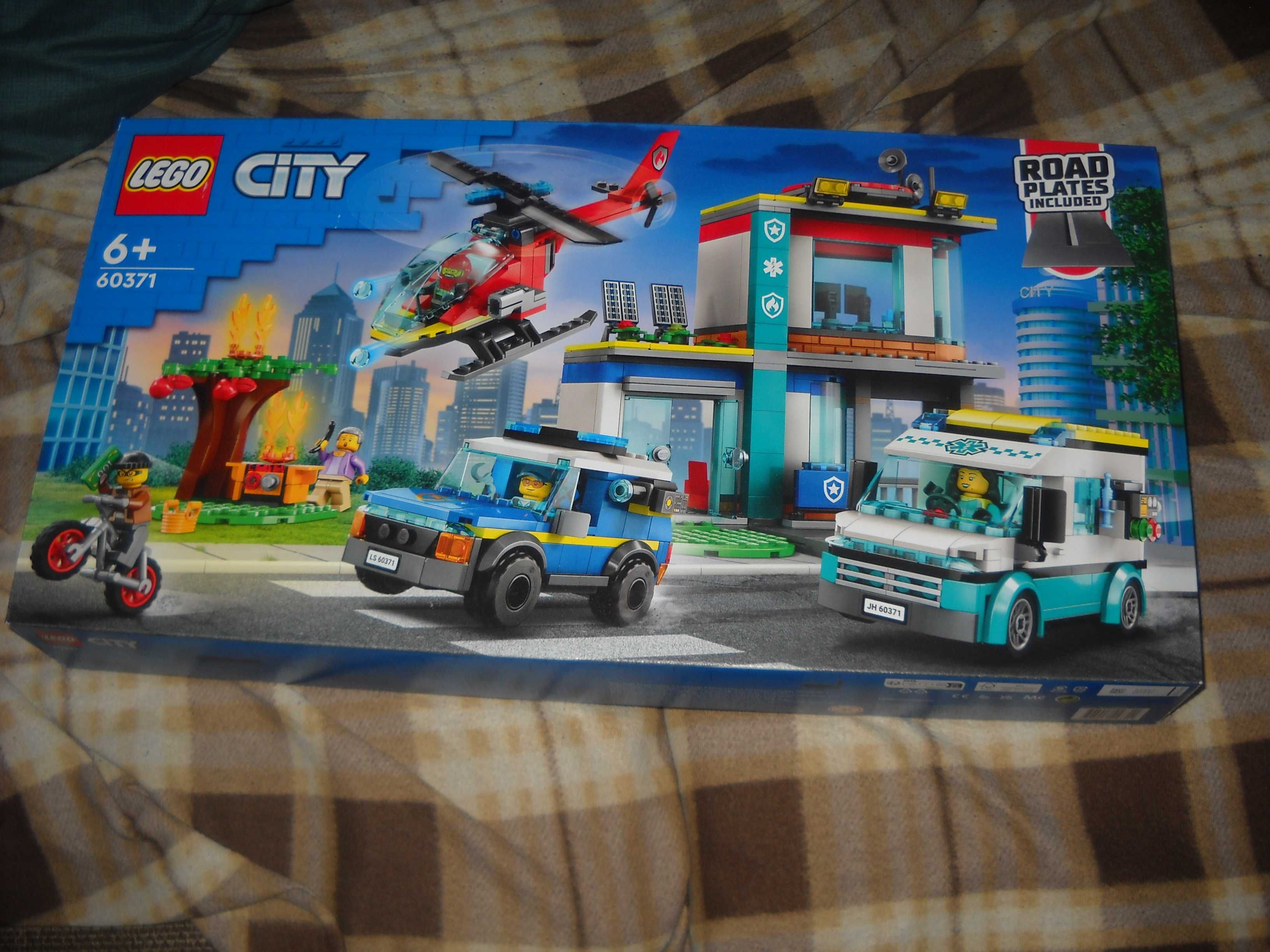 LEGO City 60371 Parking dla pojazdów uprzywilejowanych - Nowe