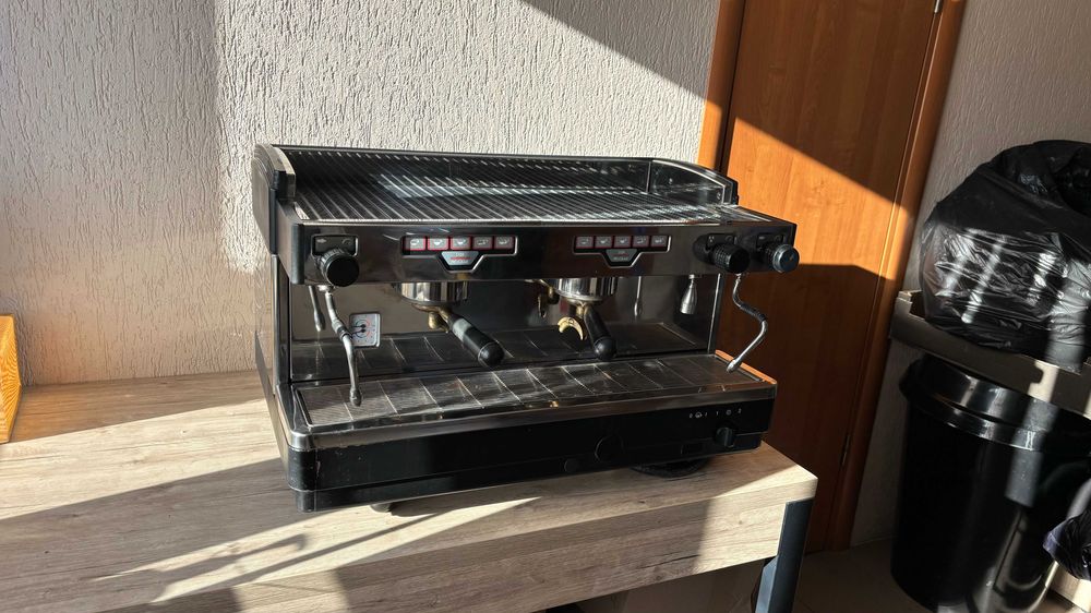 Кавова машинка професійна, двопостова Faema S