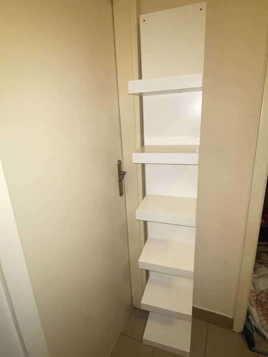 biała półka ścienna IKEA Lack