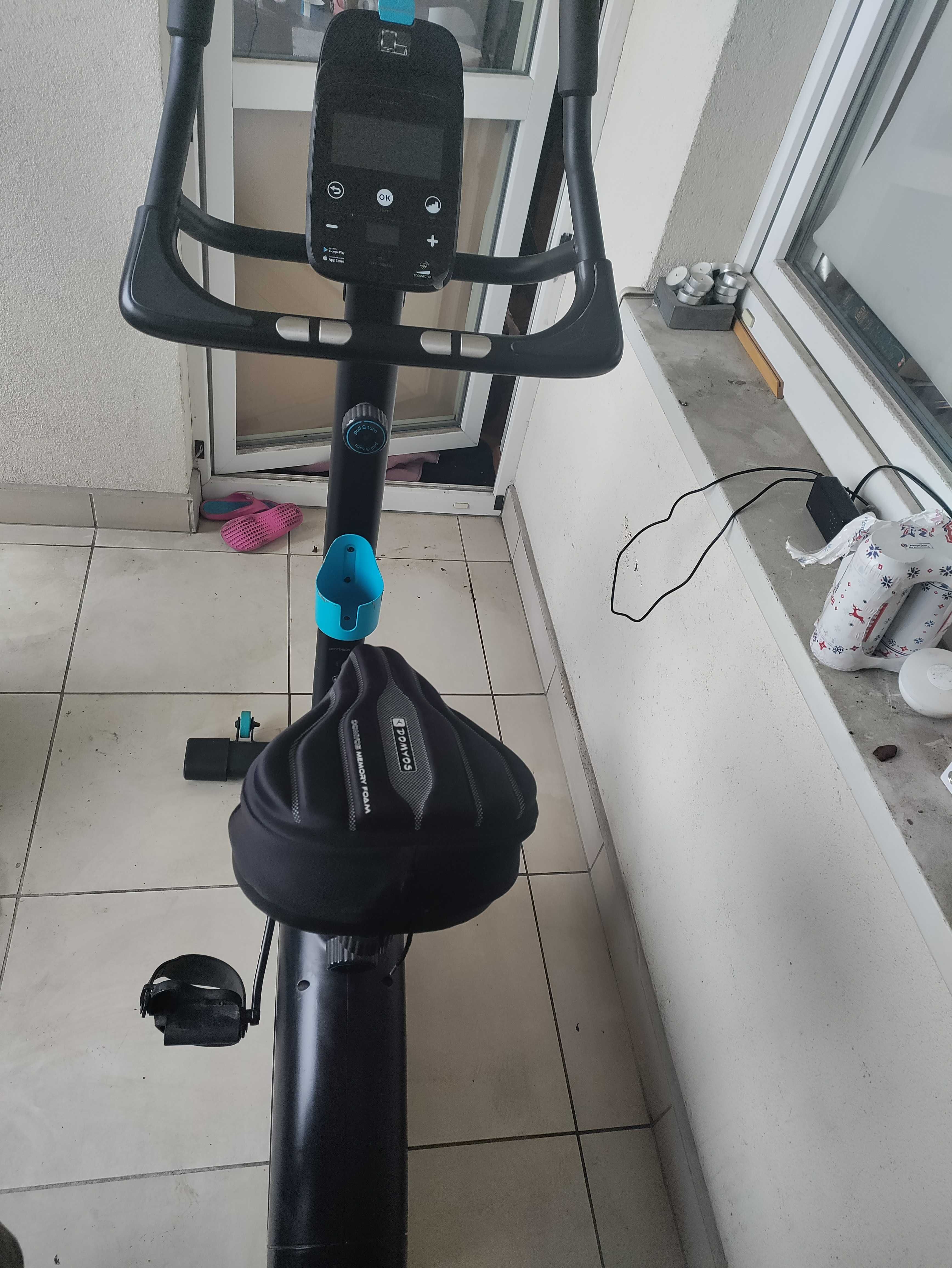 w pełni funkcjonalny smart Rower stacjonarny Domyos 900 samozasilający