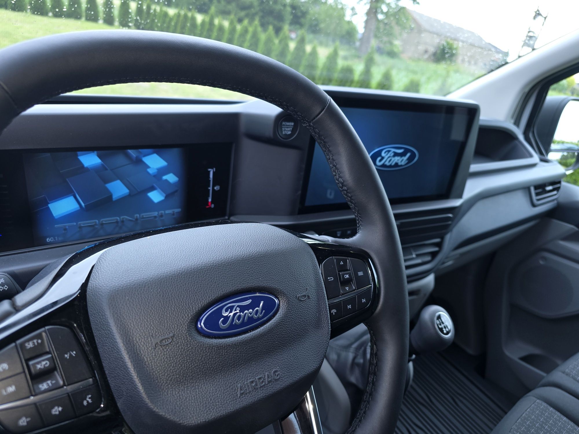 Wynajem wypozyczalnia samochodow długo lub krótko terminowy Ford trans