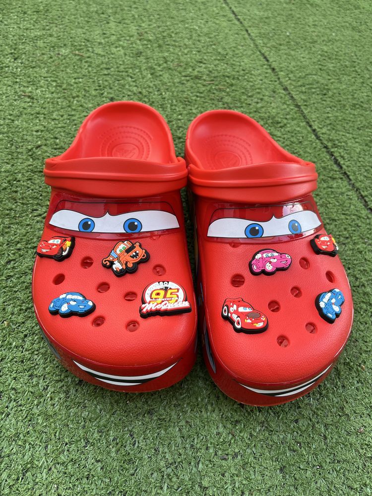 Crocs edição especial cars