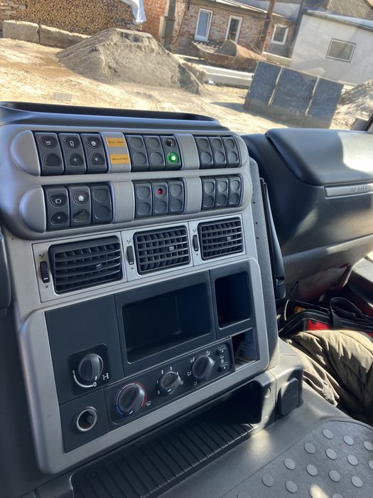 Iveco Stralis 2011 [самоскид з маніпулятором)
