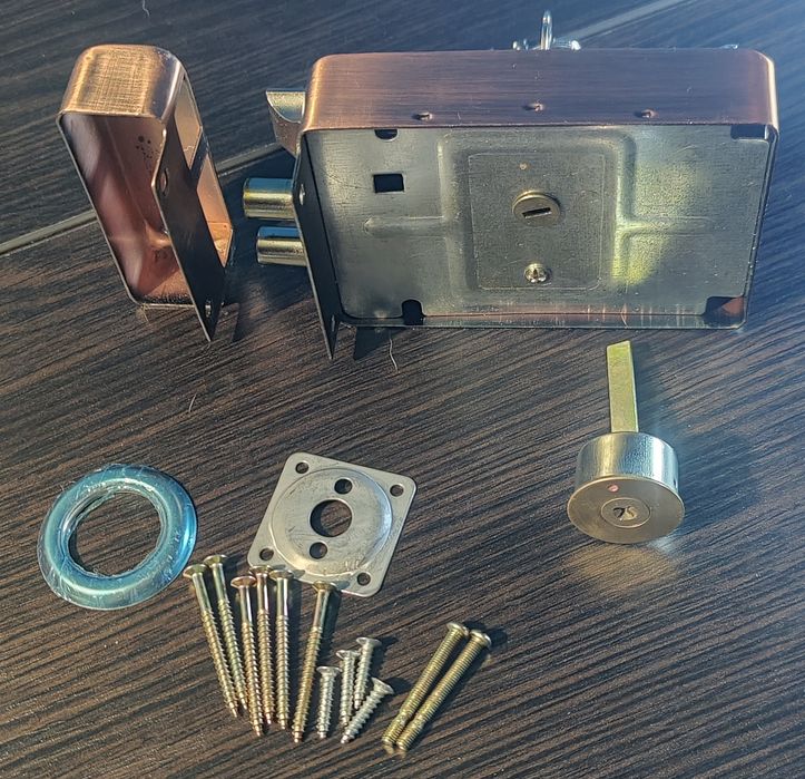 Замок накладний дверний