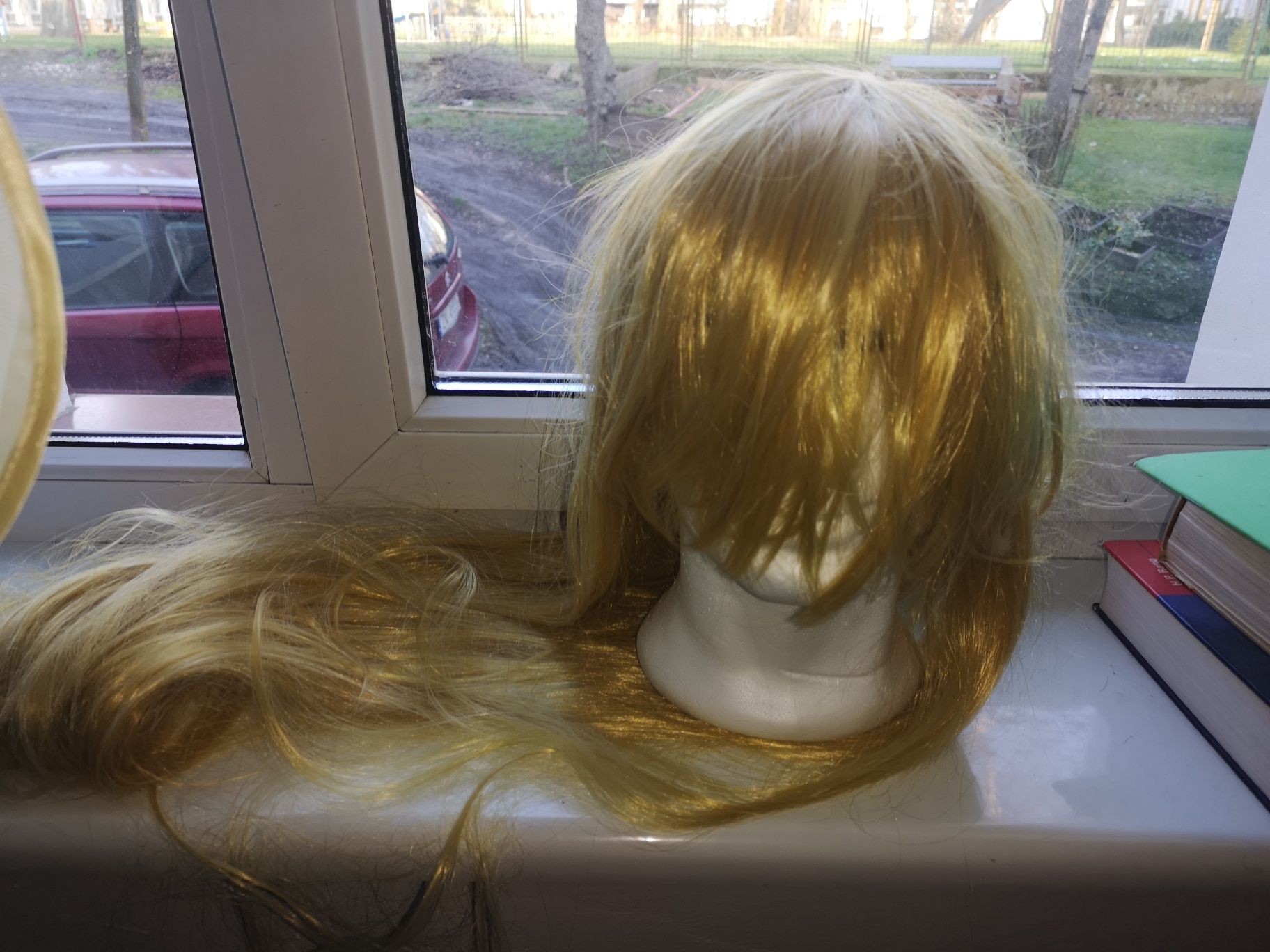 (31) peruka bardzo długie włosy blond z grzywką jak Roszpunka