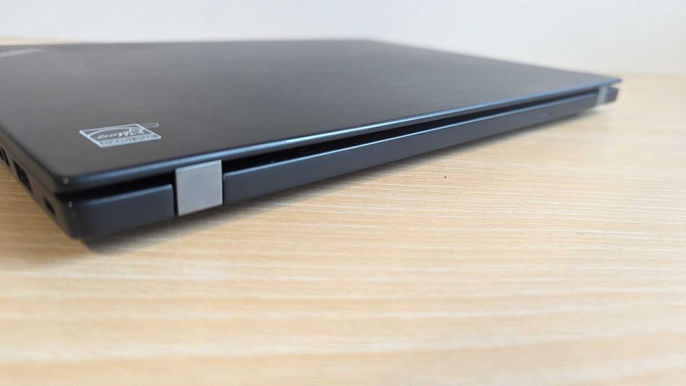 Маленький Lenovo ThinkPad X390 І5 8365u\16gb\256gb NVMe\41400 mWH 13%